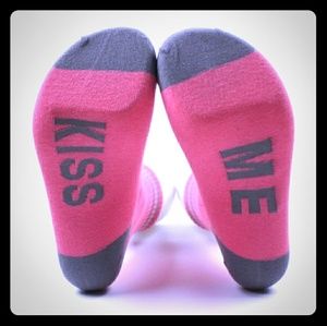 Kiss me socks in pink